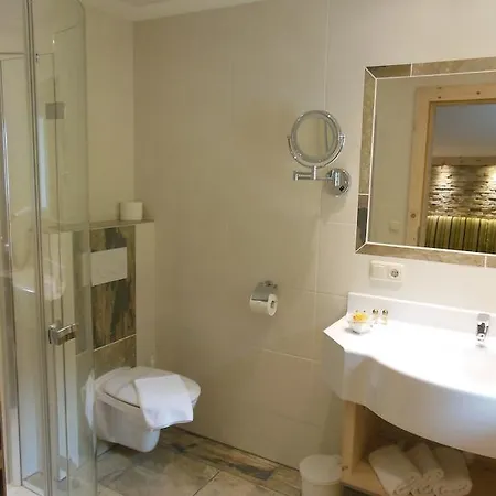 Alpenperle ゲストハウス 4*