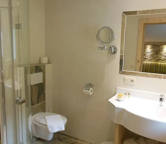 Alpenperle Konukevi 4*