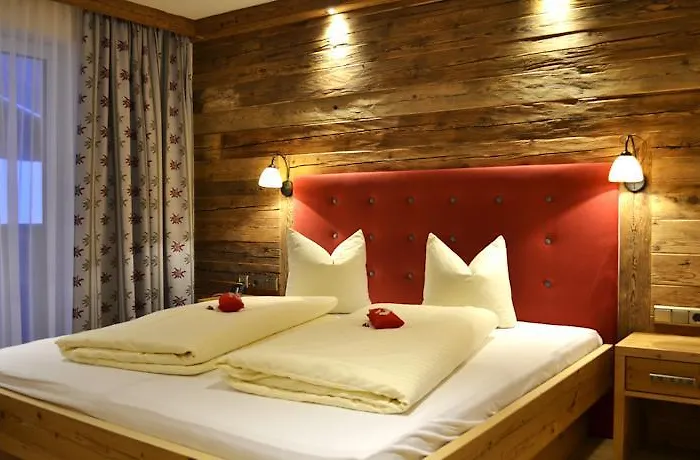 Alpenperle Konukevi Holzgau