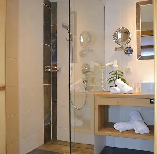 Alpenperle Konukevi 4*