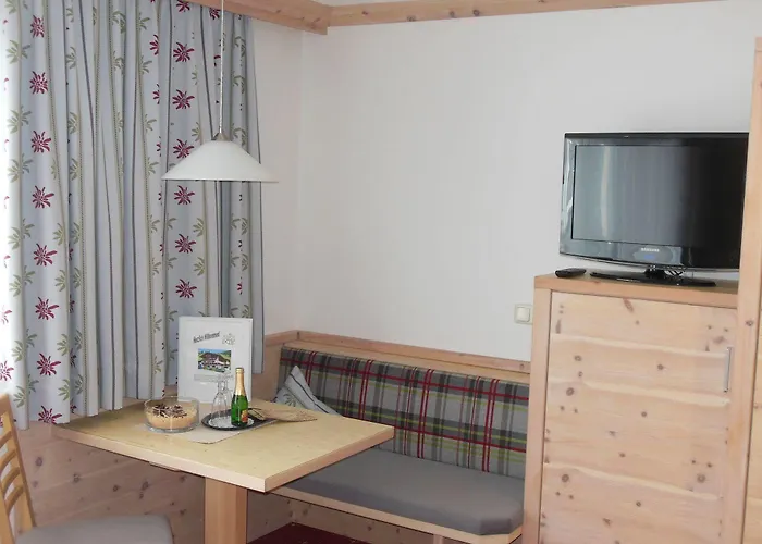 Alpenperle Konukevi Holzgau